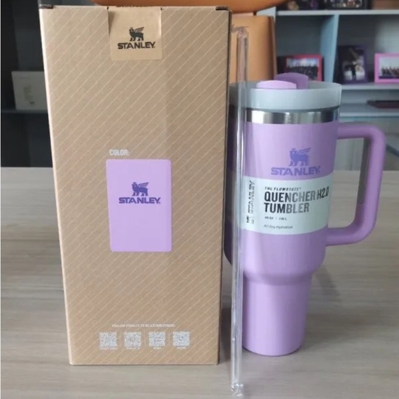Stanley 40oz Quencher H2.0 FlowState Stainless Steel Vacuum Insulated Tumbler. - Picture 3 of 12